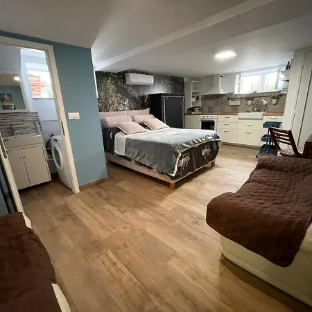 Pod Room, Free Parking Daire *