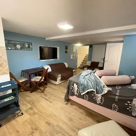 Pod Room, Free Parking *